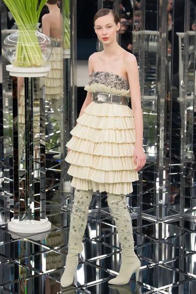 Look 32